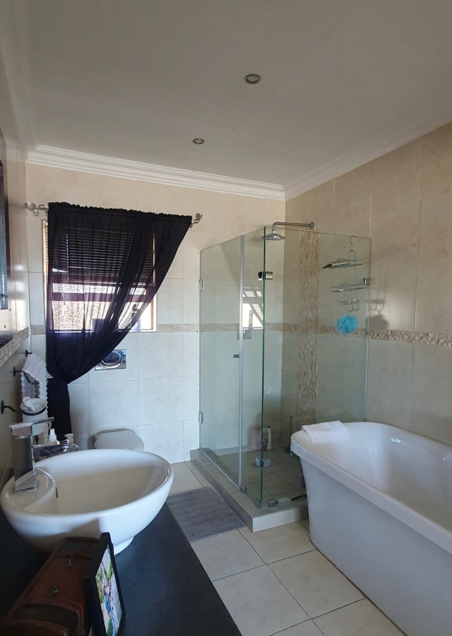 4 Bedroom Property for Sale in Strelitzia Park Eastern Cape